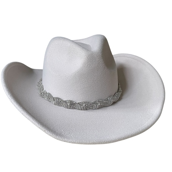 ARULA Accessories - NEW Arula Ivory White Felt Ladies Cowboy Hat with Silver Sequin Braided Hatband